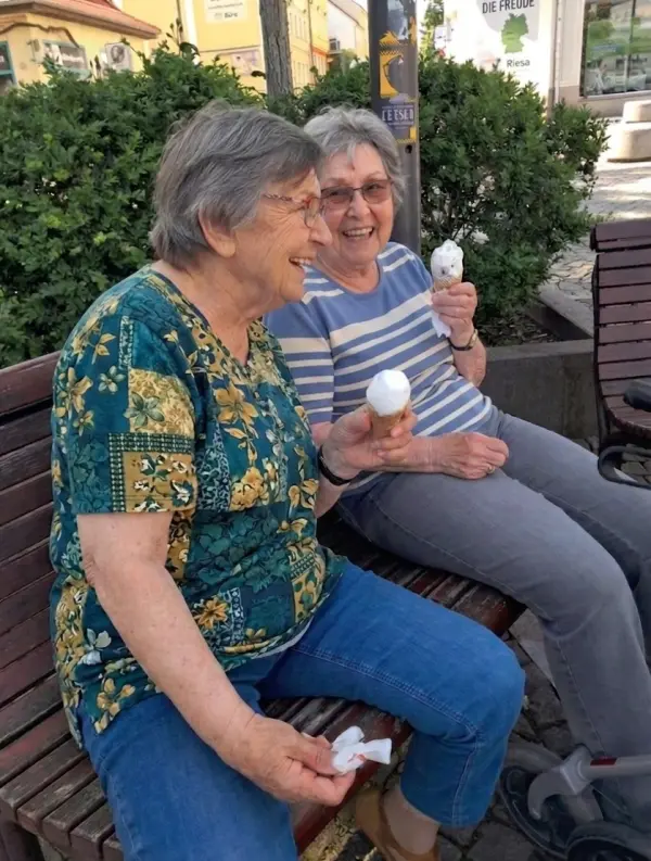 Bei sommerlicher Wärme hat sich unsere Senioren‑WG einen kleinen Ausflug zu ...